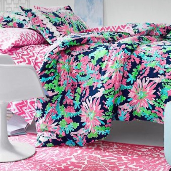 Lilly Pulitzer Garnet Hill Twin Duvet & Sham - Picture 2 of 2